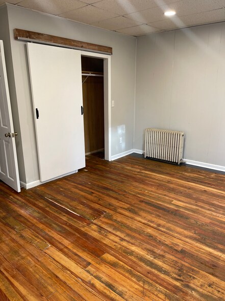 Main Bedroom with large closet - 305 N 5th Ave