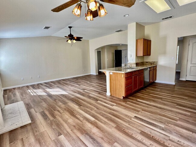 Building Photo - Northwest Dream Home!!!! 3+2 Granite Counters, Hardwood Floors, 3 Car Garage, RV Parking, and New...