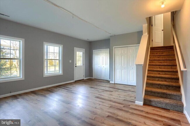 Building Photo - 723 Jonathan Ct