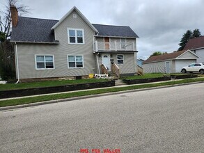 Building Photo - 2 Bedroom Upper