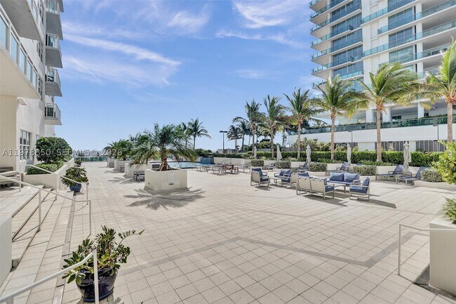 Building Photo - 6917 Collins Ave