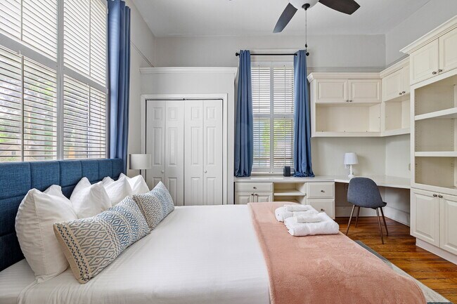 Building Photo - Preleasing for July 15, 2027 | Fully Furnished 3BR Near USC