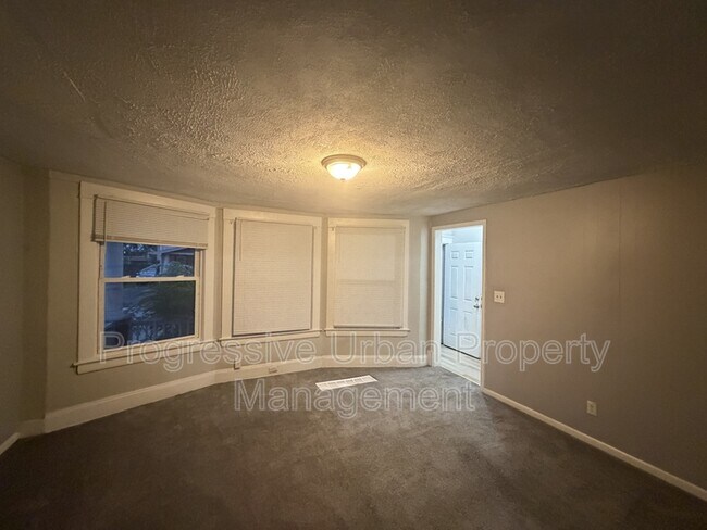 Building Photo - 10602 Earle Ave
