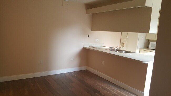 Building Photo - 2920 29th Ct