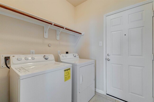 Building Photo - 3310 Pimlico Pine Ln