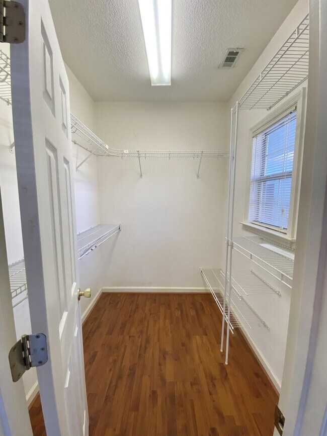 Building Photo - 42 Westminster Pl