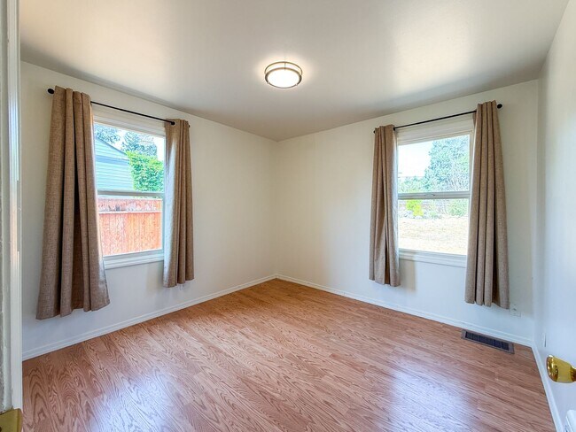 Building Photo - 6119 N Braeburn Dr