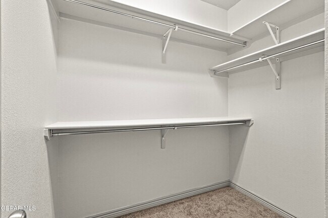 Building Photo - 5729 Valley Oak Dr