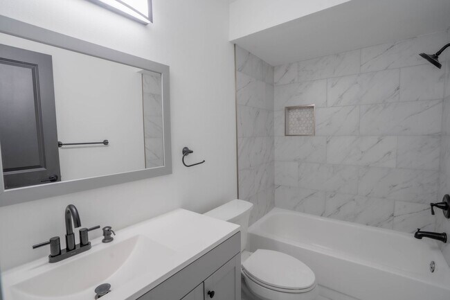 Building Photo - 3 Bed | 2 Bath | Broken Arrow