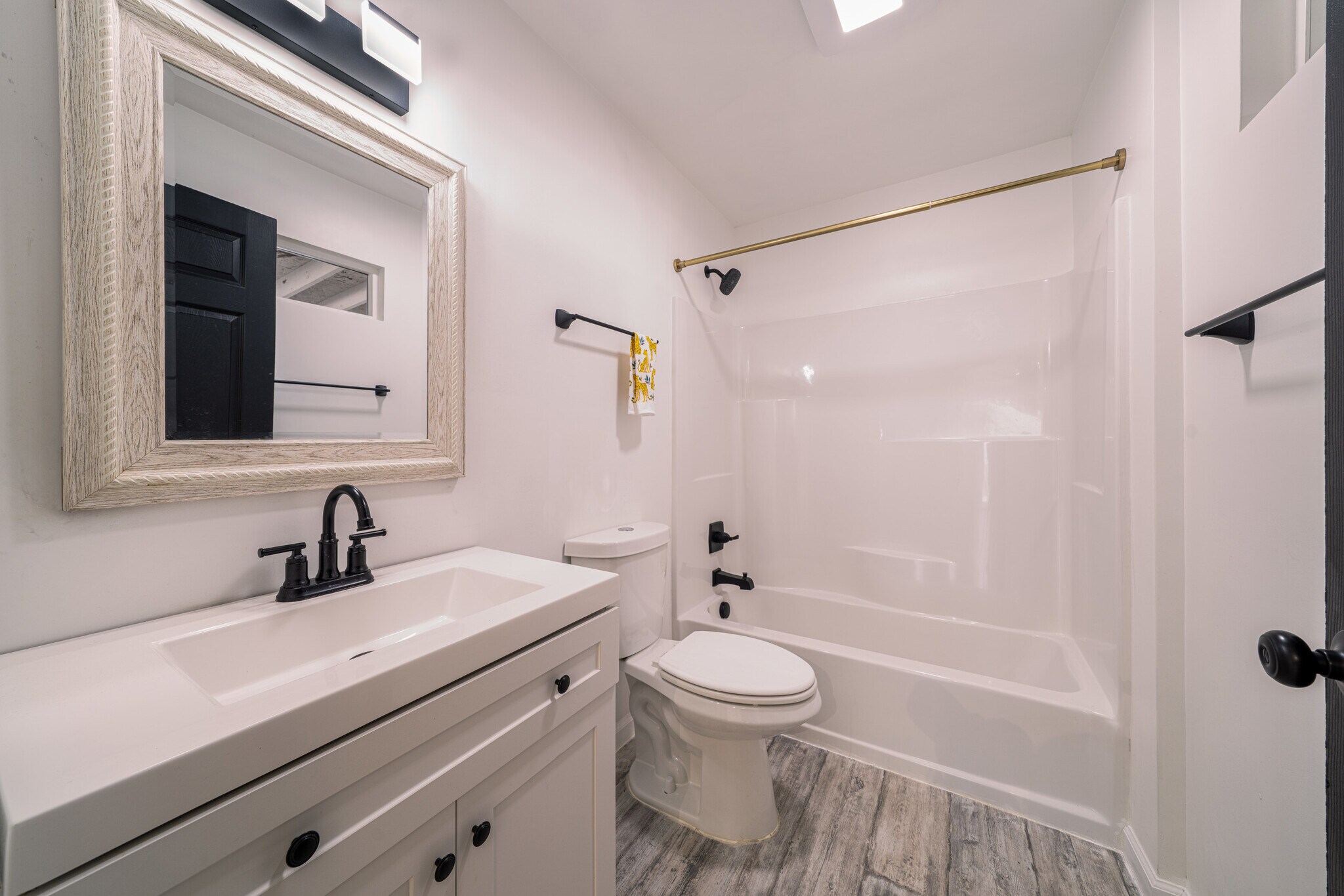 Building Photo - 212 McArthur Dr