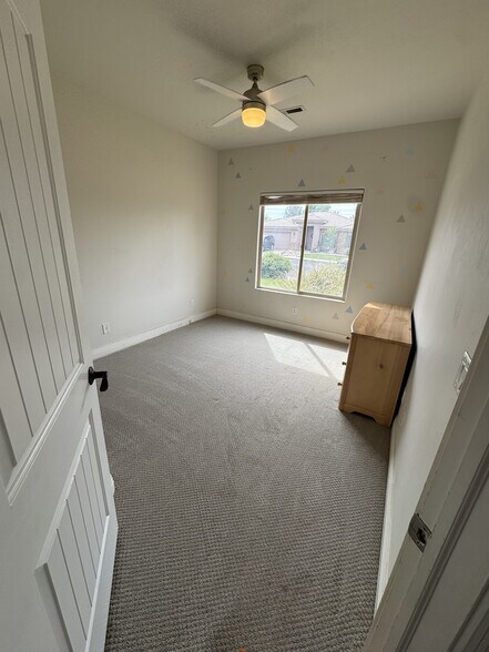 Building Photo - 86 W 1965 S