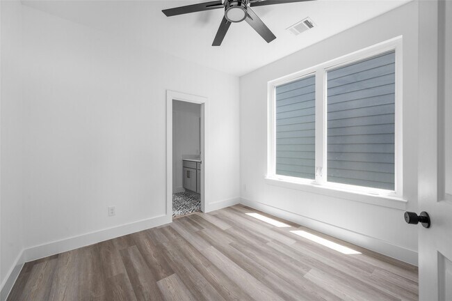 Building Photo - 4610 Crown Grove Ln