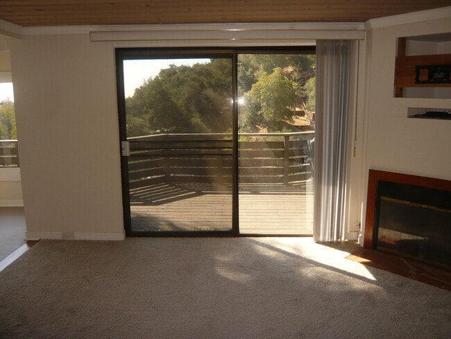 Living Room - 7004 Loyal Trl