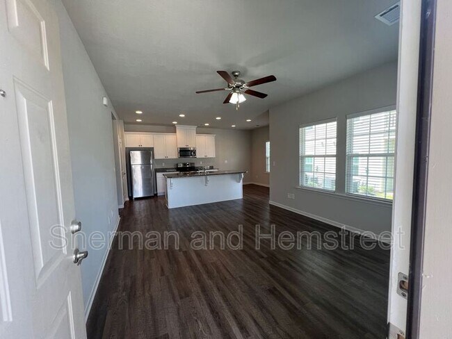 Building Photo - 655 Dobhill Ln