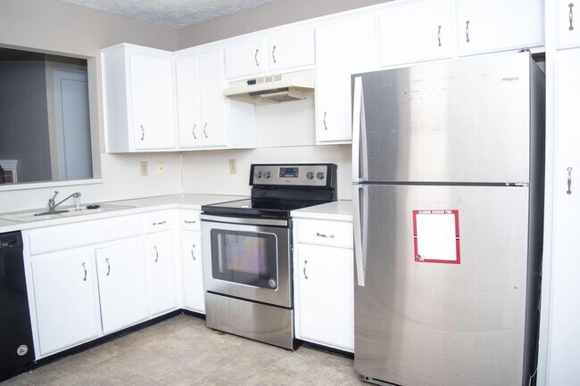 Building Photo - 1615 Woodmere Loop