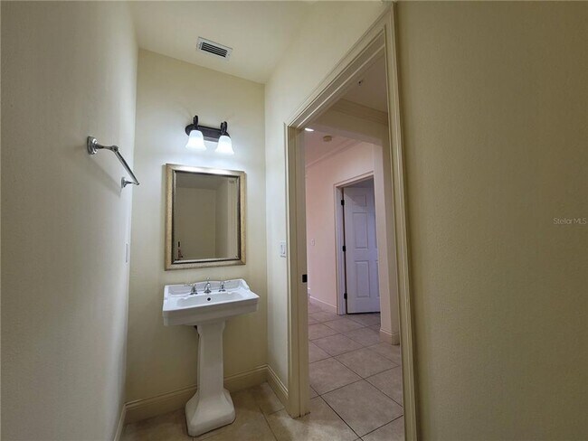 Building Photo - 2780 Bella Vista Dr