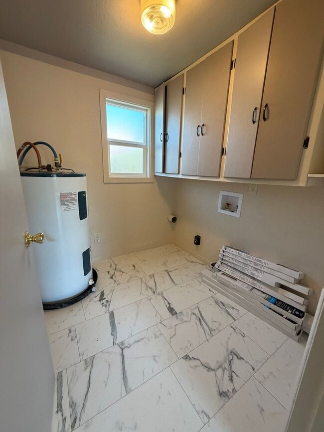 Building Photo - Newly Remodeled 3Bed/ 1Bath