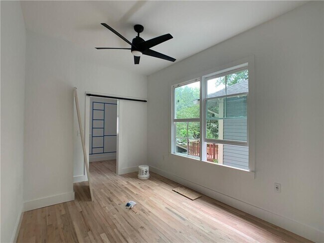 Building Photo - 556 Seal Pl NE