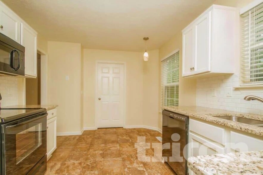 Building Photo - 3212 W Yorkshire Ct