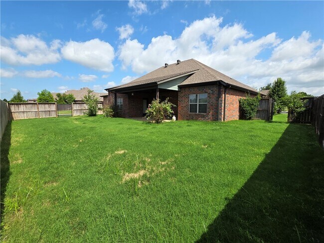 Building Photo - 2905 SW Satinwood Cove