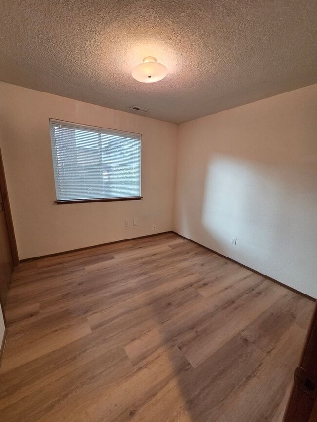 Building Photo - Adorable Maple Leaf ADU with Private Entrance- 2 Bedroom\1 Bathroom