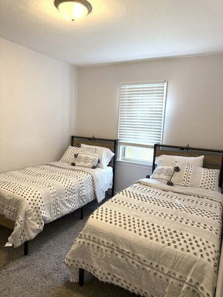 Building Photo - 5290 Clark Rd