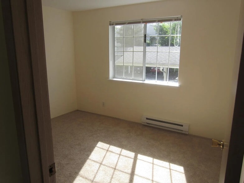 Building Photo - 19230 Forest Park Dr NE