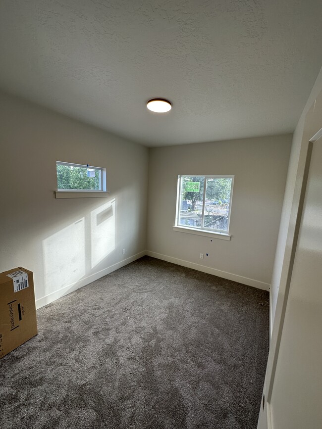 Building Photo - 522 E Heron Park St