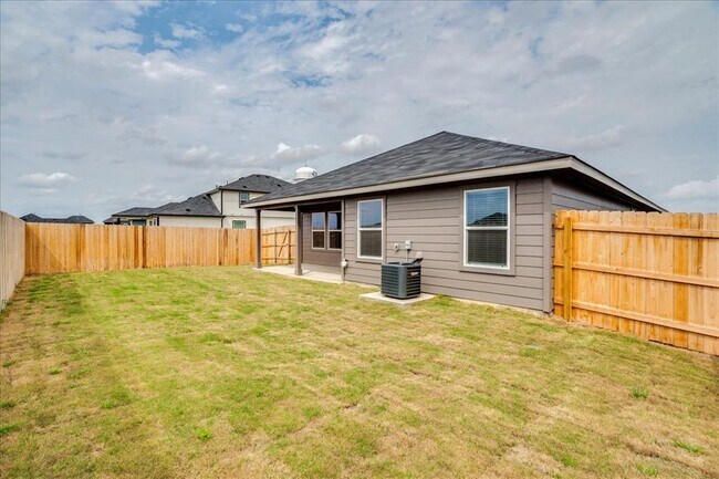 Building Photo - 320 Yosemite Dr