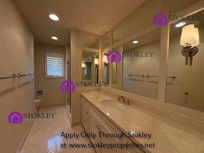 Building Photo - 270 Live Oak Dr