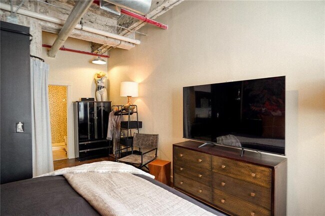 Building Photo - 650 Glen Iris Dr NE