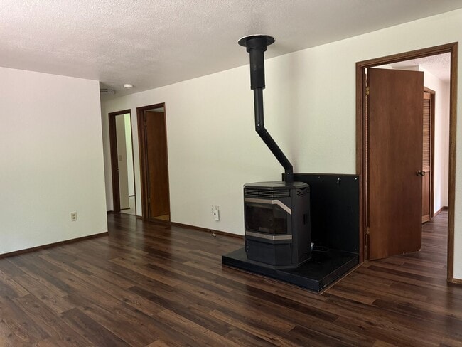 Building Photo - Cozy one story home on beautiful close to town acreage.