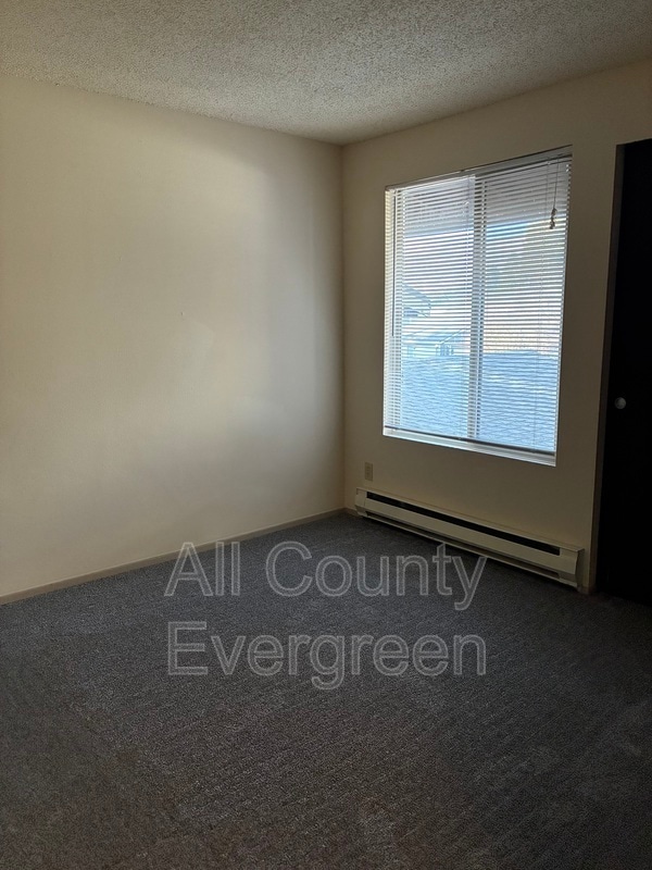 Building Photo - 987 26th Pl NE