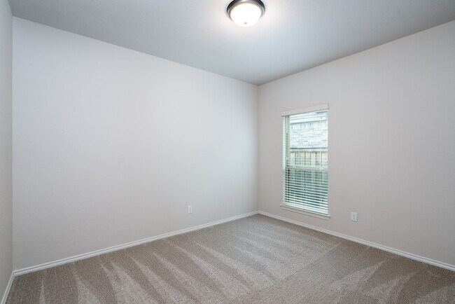 Building Photo - 15518 Lake Meridian Dr