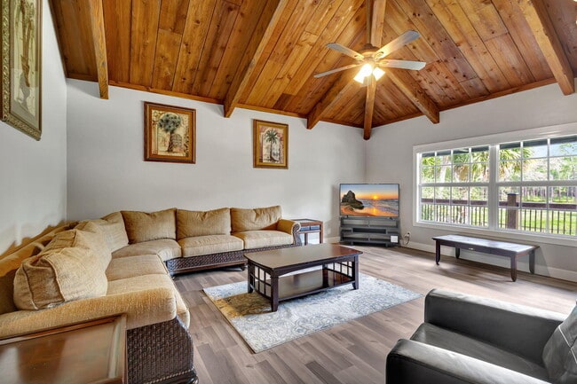 Building Photo - 18301 Murray Ln