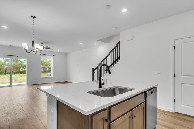 Building Photo - Move-In Ready Home in the Heart of Goose Creek