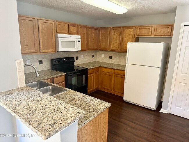 Building Photo - 9595 Amarante Cir