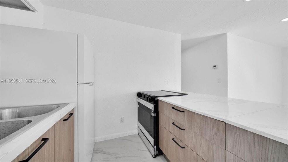 Building Photo - 4285 SW 48th Ct