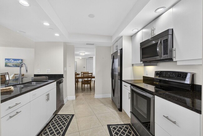 Building Photo - 3000 N Ocean Dr