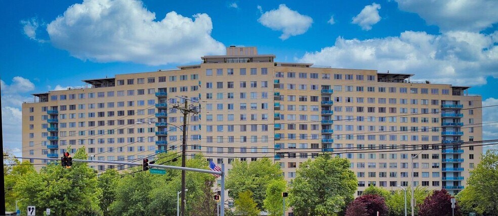 Building Photo - 10500 Rockville Pike