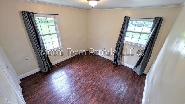 Building Photo - 3 Bed / 1 Bath House