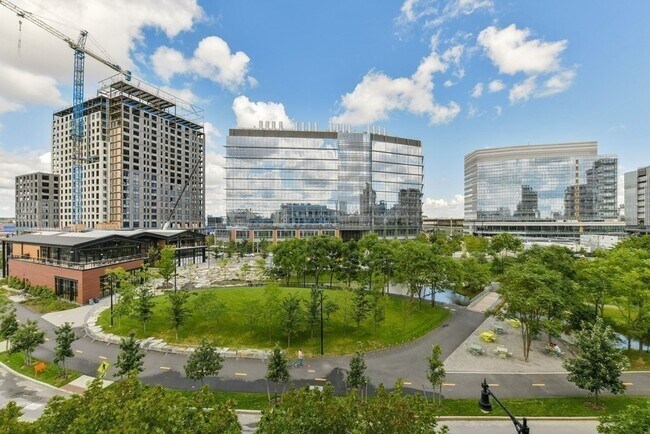 Building Photo - 2 Earhart St