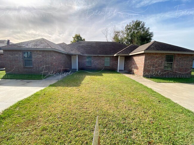 Building Photo - 193 Gilmore Rd