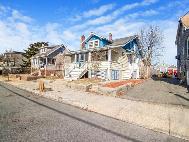 Building Photo - 18 Sherman Ct