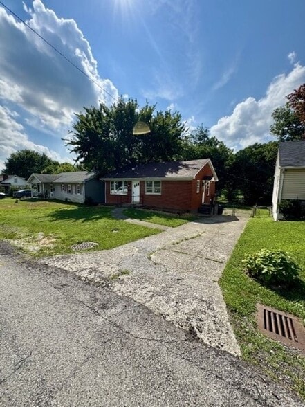 Building Photo - 604 N Mantle Ave
