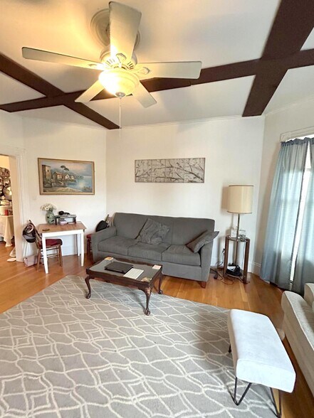 Building Photo - 578 Main St