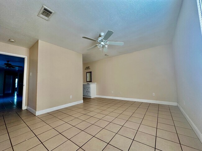 Building Photo - 7003 Bennett Ave