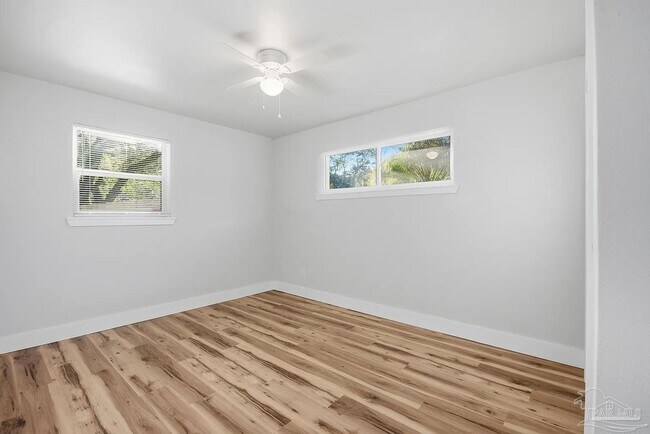 Building Photo - 522 S Edgewood Cir