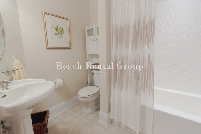 Building Photo - 2 Bedroom Condo on the Intracoastal Waterway