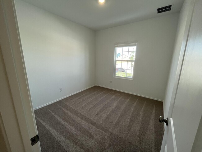 Building Photo - 2327 Red Sky Dr